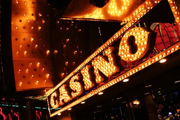 mama slot platform interface showing live dealer, slots, and sportsbook categories
